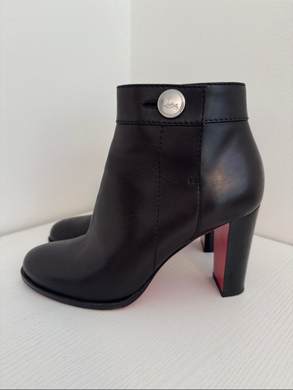 Christian Louboutin Black Leather Janis Button Leather Ankle Bootie Boot EU 39 - Picture 2 of 9